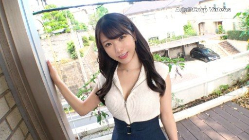 SIRO-5201 A beautiful older sister with a cute smile applied for an AV out of curiosity! She plays with her frustrated body and squirts a lot in front of the camera!
