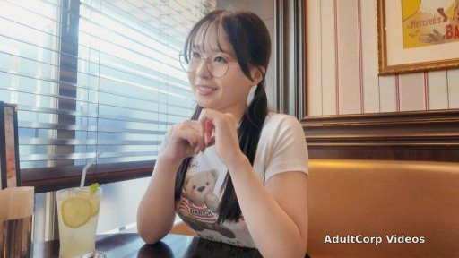SIRO-5609 The pinnacle of a plump body [Momo, 20 years old] A man’s devotion to intimate sex will leave you weak in the knees! The ultimate huggable feeling! The pinnacle of the fe